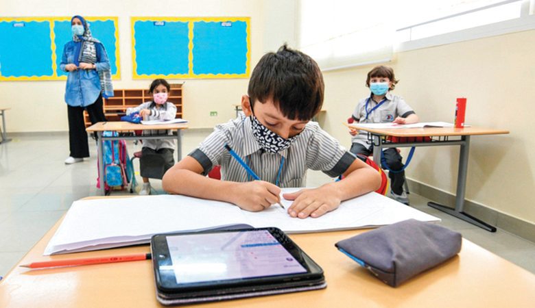 الاعتماد الكامل على الأجهزة الذكية يضعف مهارة الكتابة لدى الطلبة 5 1667778712 image