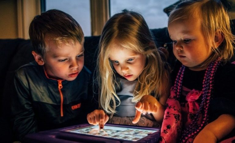 66% من الأسر لا تفرض قيوداً على المحتوى الذي يشاهده أطفالهم على منصات التواصل الاجتماعي 5 1667999859 image