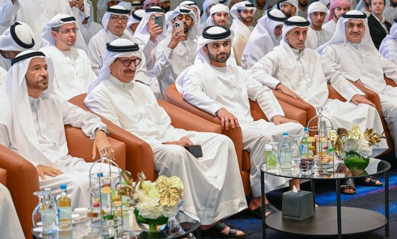 منصور بن محمد يشهد العرس الجماعي لــ 100 شاب في دبي 17 1668014768 image