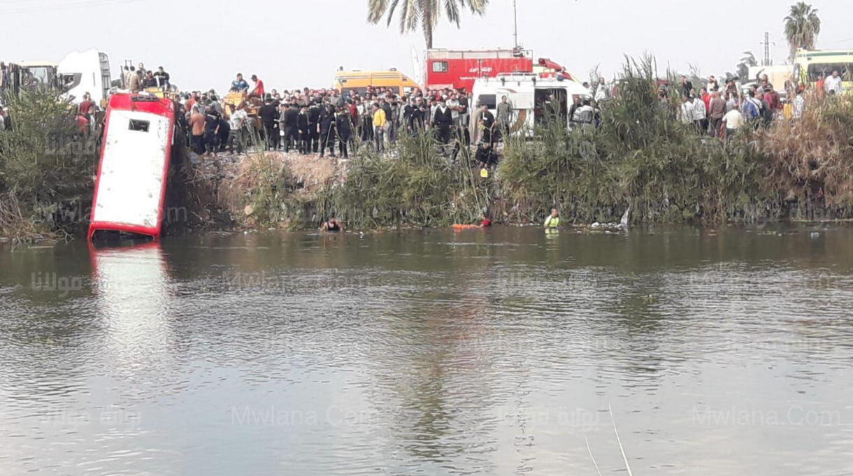 عاجل.. تفاصيل حادث اتوبيس ميت غمر واسماء المصابين وانتشال 13 جثه حتي الان!! 5 انقلاب اتوبيس ميت غمر
