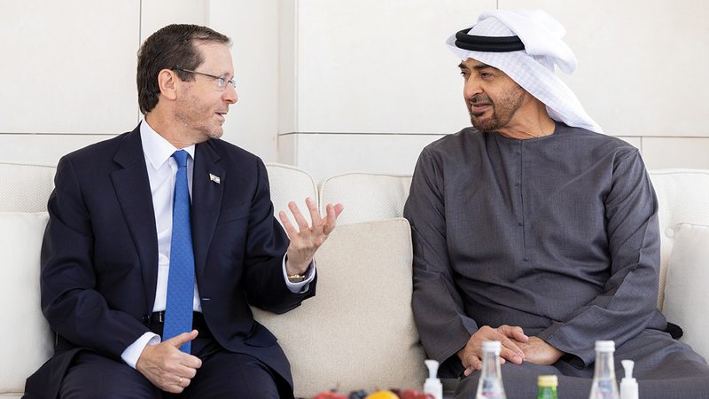 محمد بن زايد يستقبل رئيس إسرائيل وملك ماليزيا 1 1670279271 image