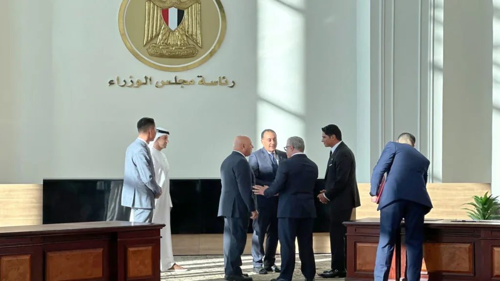 مجلس الوزراء المصري يعلن عن شراكة استثمارية عالمية بقيمة 220 مليون دولار لإنشاء مجمع صناعي للطاقة الشمسية 4 3